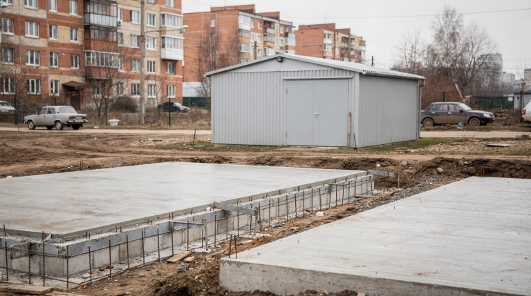 Как выбрать основание для гаража: плита, лента или бетонная площадка